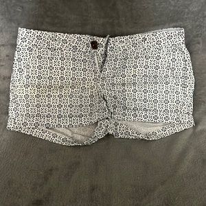 SO size 5 floral shorts